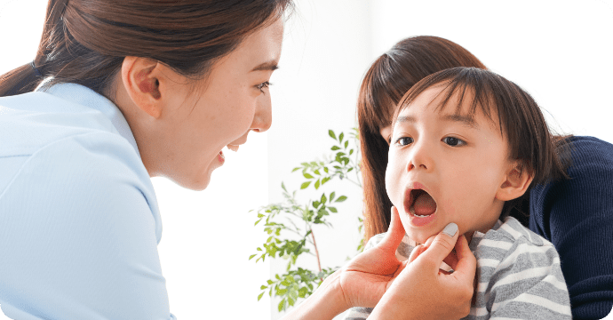 子供が治療中の画像