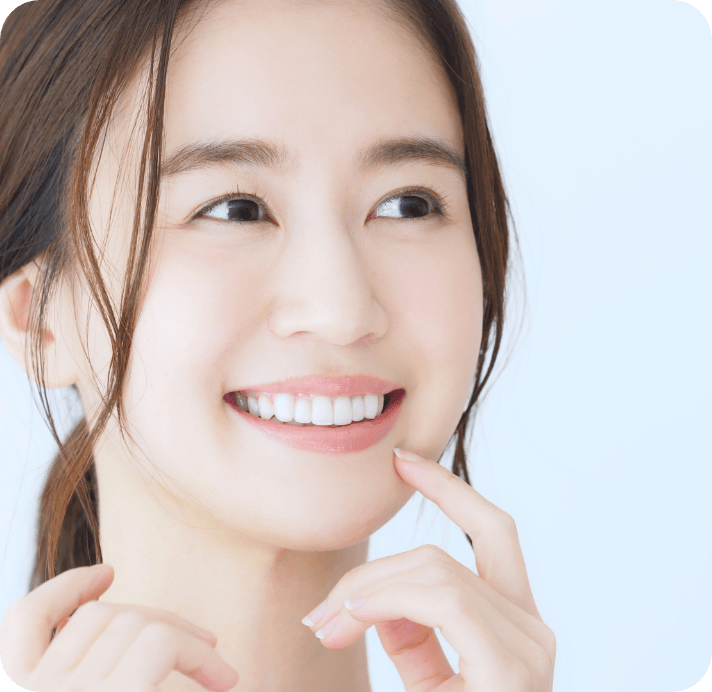 笑顔の女性の画像